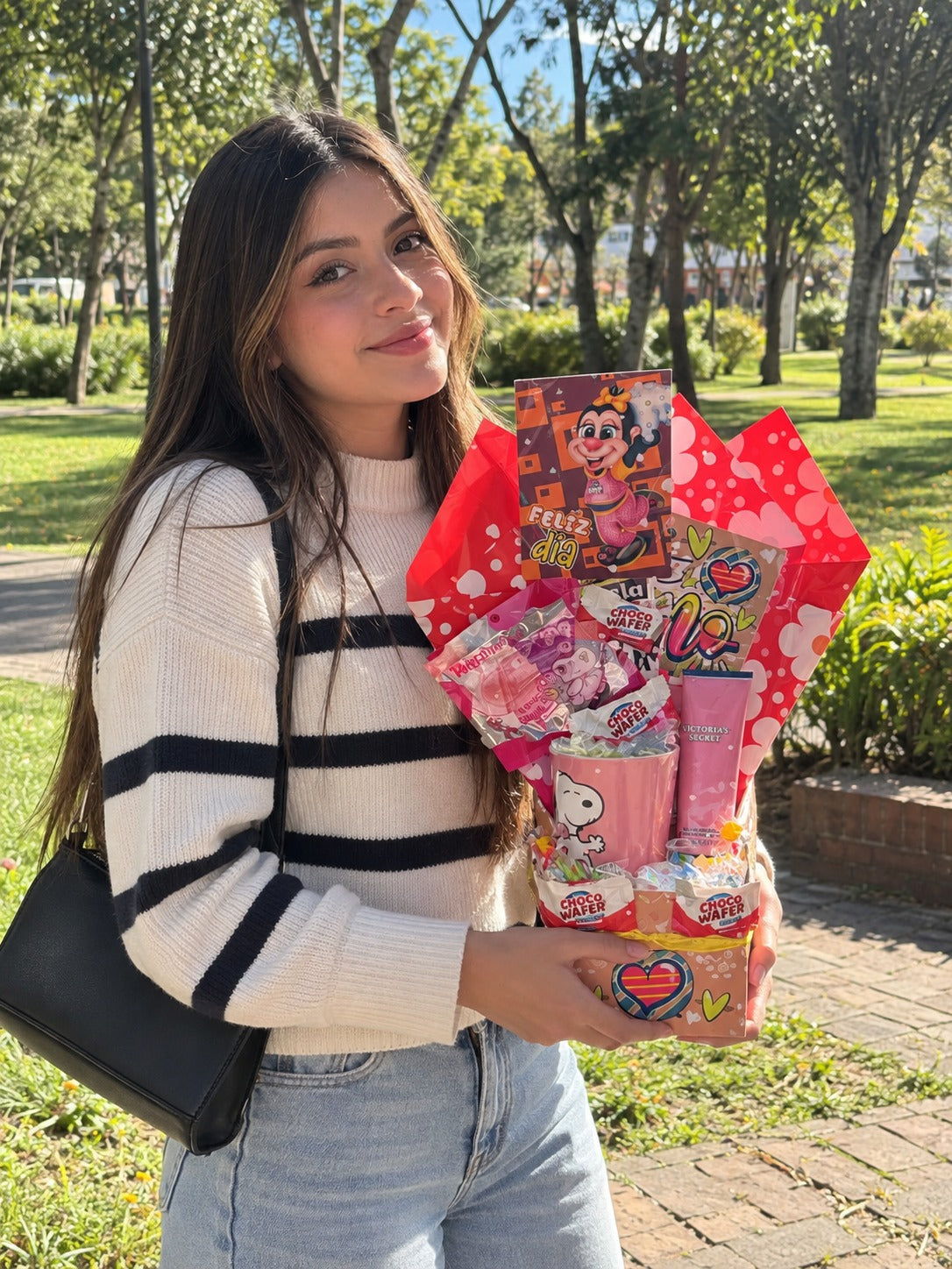 Ancheta de dulces en celofán rojo