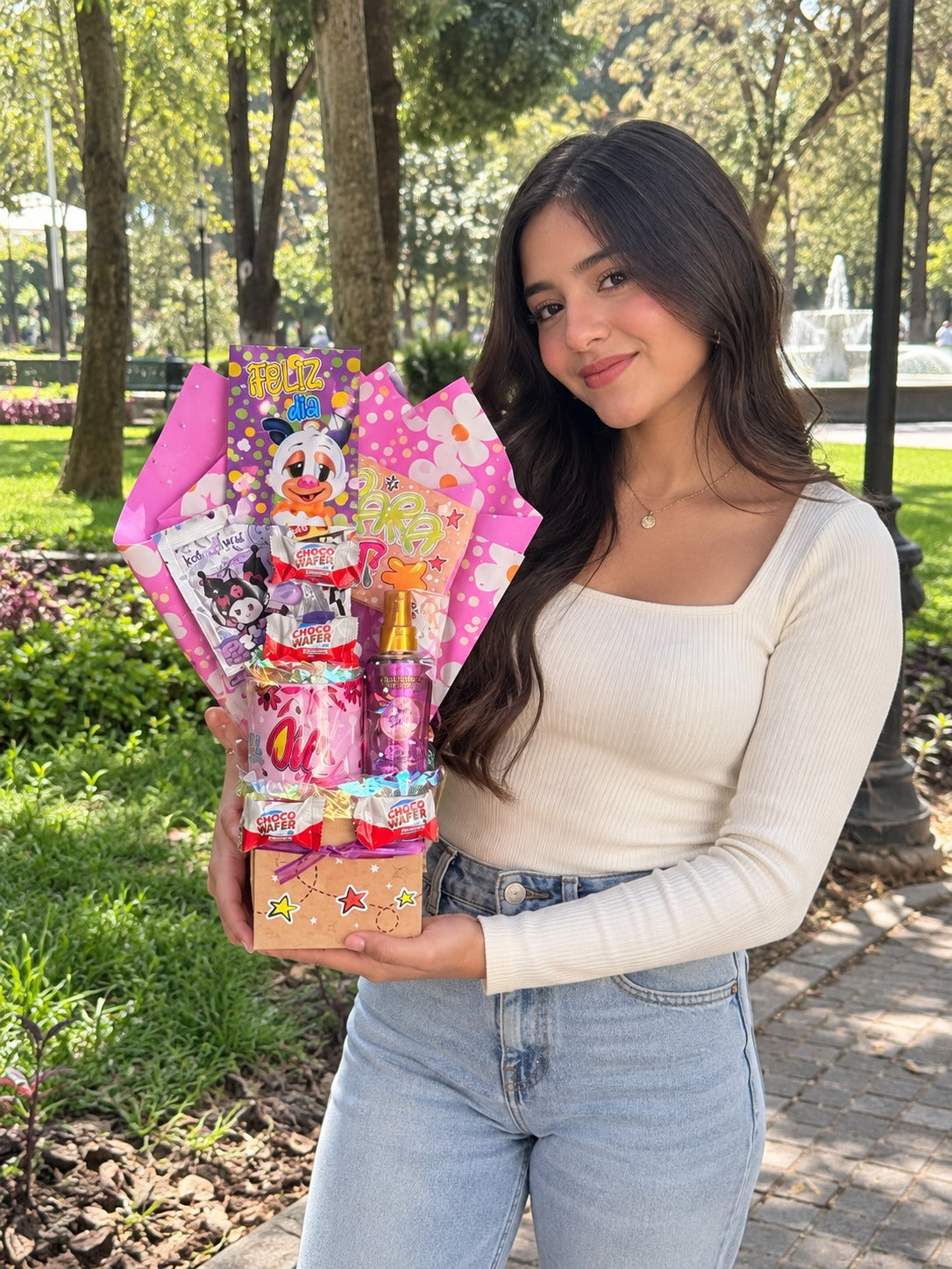 Ancheta de dulces en celofán rosado